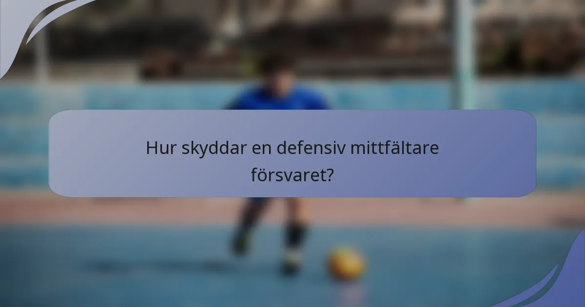 Hur skyddar en defensiv mittfältare försvaret?